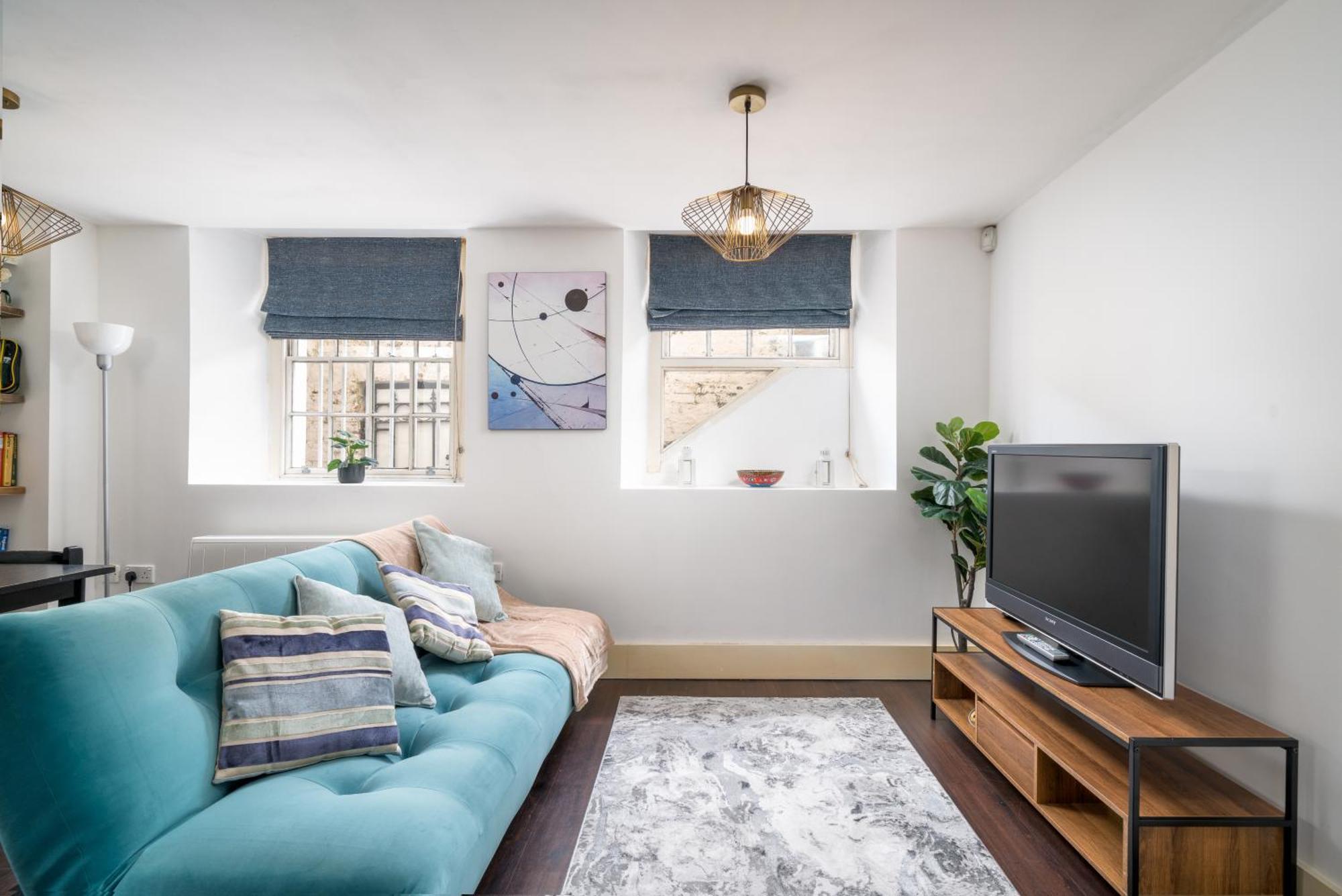 Riverside 1 Bed Basement Flat Near Hampton Court Palace East Molesey Exterior foto